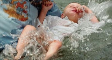 ТРАГЕДИЈА ВО РОМАНИЈА: Бебе почина неколку часа по крштевање