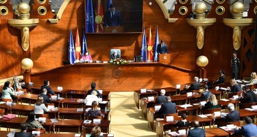 Со 62 гласа „за“ Собранието изгласа доверба на Владата