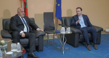 Ненајавена средба: Османи со Борисов на Софискиот аеродром