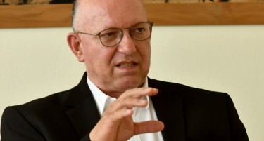 Азески: Еден вирус, многу прашања, малку одговори - АНАТОМИЈА НА ЕДНА ИЗЈАВА