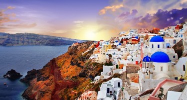Грција се отвора за туристи - но имаат пет линии за одбрана