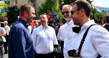 (ГАЛЕРИЈА) ВМРО-ДПМНЕ бара одговори, а Заев не го разбира нивниот протест