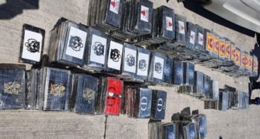 Во камион со железо откриени 300 килограми кокаин, уапсен е македонски државјанин