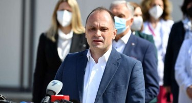 Филипче и Комисијата за заразни болести ќе предложат мерки за Тетово: Нема свадби на затворено, повторно четворица на маса
