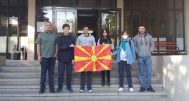 Македонски ученици земаа четири медали на третата Балканска олимпијада по физика