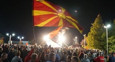 ПЕЦАКОВ СЛАВИ ВО ОХРИД: ВМРО- ДПМНЕ прогласи победа во 12 општини