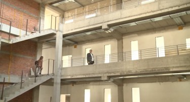 (ВИДЕО) Стевчо Јакимовски ја посети општинската зграда: Ќе најдеме пари, следната година ја пуштаме во употреба
