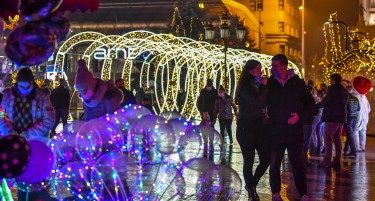 Требаше од 10 декември: Се уште не е започнато новогодишното украсување на Скопје