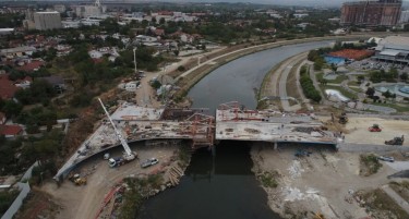 ВМРО-ДПМНЕ најавува долга изградба на мостот „Михајло Апостолски“