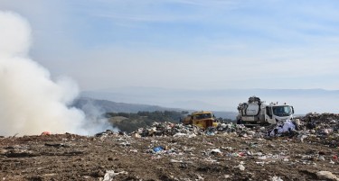 СО ДЕНОВИ ГОРИ ДЕПОНИЈАТА ВО КОЧАНИ ВО КОЈА ИМА И МЕТАН: Се бара начин да се изгаси