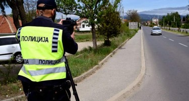 Со такси пренесувале дрога на патот Охрид - Струга