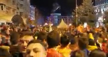 Еуфорија на плоштад - граѓаните ги пречекаа фудбалерите