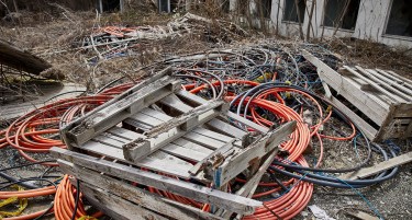 ТРЕСКА Е ТЕМПИРАНА БОМБА, ЗОШТО СЕ ОПСТРУИРА КОМПЛЕКСОТ: Реакција на жителите кај разурнатата фабрика