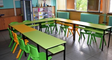 НАВЕЧЕР ПАРКОВИТЕ И ИГРАЛИШТАТА ПОЛНИ СО ДЕЦА, НАУТРО КЛУПИТЕ ПРАЗНИ: Штрајкот на СОНК излегува од контрола, родителите се закануваат со тужби