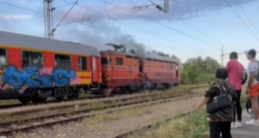 Се запали локомотива на патнички воз во близина на Неготино