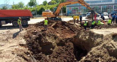 Скопски населби и приградски села ќе полнат вода од цистерни, голем дефект на цевка во Кисела Вода