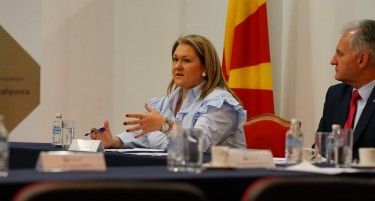 НЕЗАВИСНИОТ СИНДИКАТ НА ВОЈНИЦИТЕ СЕ ПИШМАНИ ЗА ШТРАЈКОТ - министерката Петровска задоволна од нивната одлука