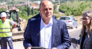 ЌЕРКАТА ТАМАРА ЌЕ ГО ПРИДРУЖУВА ПРЕМИЕРОТ КОВАЧЕВСКИ НА ПАТУВАЊЕТО ВО РИМ - ќе се оствари средба и со бугарскиот премиер Кирил Петков