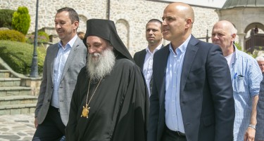 Премиерот Ковачевски на гости кај игуменот на манастирот Св. Јован Бигорски, Епископ Антаниски г. Партениј