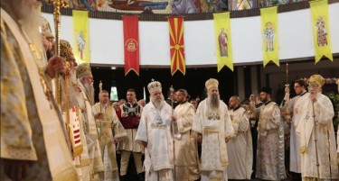 ПАТРИЈАРХОТ ПОРФИРИЈ ГО ВРАЧИ ТОМОСОТ НА АРХИЕПИСКОПОТ СТЕФАН: Официјално призната автокефалноста на МПЦ-ОА