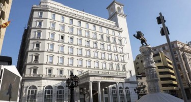 НАЈГОЛЕМАТА ОПОЗИЦИСКА ПАРТИЈА СТАНУВА „БЕЗДОМНИК“ - судот им ја конфискуваше Белата палата