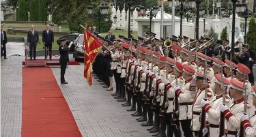 Германскиот канцелар Олаф Шолц пристигна во официјална посета на Македонија