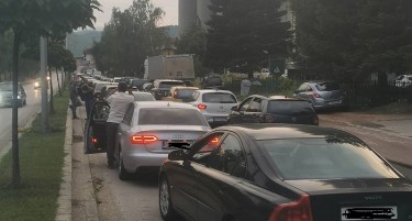 (ФОТО) Гужви во Кичево, граѓаните кои тргнаа за Охрид попат „заглавија“