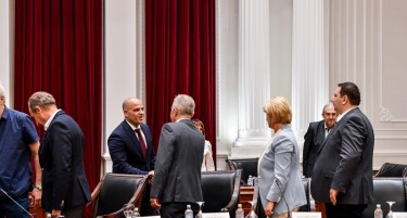 Започна средбата на премиерот Ковачевски со владината коалиција