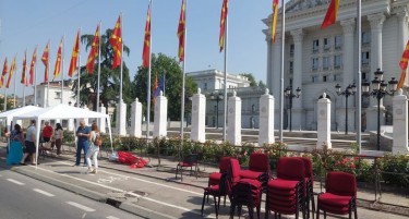 СТОЛЧИЊА ПРЕД ВЛАДА, втор ден штрајк, ССМ бара покачување на платите