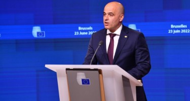 На социјалните мрежи „врие“, едни велат Таче не ги изневерил, други како одбил предлог кој не го добил