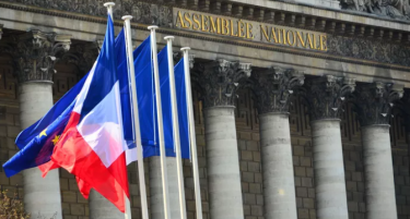 ДОДЕКА АМЕРИКА ГО ЗАБРАНУВА АБОРТУСОТ, ФРАНЦУЗИТЕ ГО СТАВААТ ВО УСТАВОТ - пратеници предложија закон кој би ги зацементирал руските права