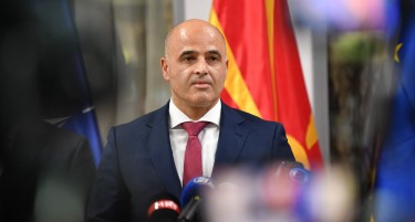 ЗА ФРАНЦУСКИОТ ПРЕДЛОГ ЌЕ РАСПРАВА СОБРАНИЕТО: Ковачевски се согласил, малите партии бараат прво сите документи да бидат преведени на македонски јазик