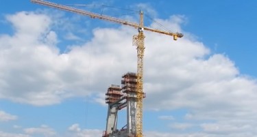 ДВАЈЦАТА РАБОТНИЦИ ГО МОНТИРАЛЕ КРАНОТ КОЈ СЕ ОТКАЧИЛ: Падот од огромна висина бил кобен за нив, увидот се уште трае