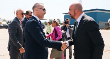 Груби го пречека Мишел на скопскиот аеродром: Поддршка да донесеме правилна одлука