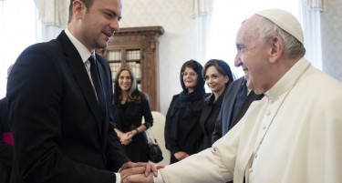 Лаф-муабет со Даријан Сотировски: Папата Франциск е редок човек