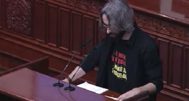 Апасиев: По кој став пратениците се должни по ходниците да гледаат неидентификувани лица со пиштоли?