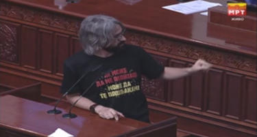 Апасиев до Џафери: Немој веќе да ми мавташ со прст, јас не сум ти дојден дома