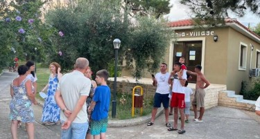 Македонски туристи ќе ја поминат ноќта пред хотел во Грција?