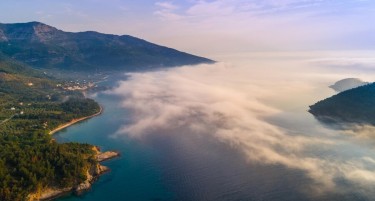 Aко патувате во Грција, на познат остров се затворени три плажи