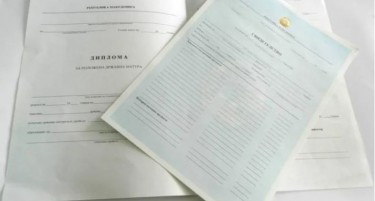 Директорот Хасипи уверува дека свидетелства ќе има навреме за учениците