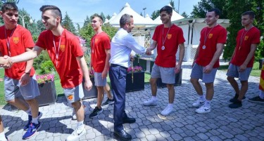 Живко Мукаетов лично ја дочека кадетската репрезентација по успехот во Рига