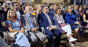 Владини функционери го затворија „Охридско лето“ со претстава на Чехов