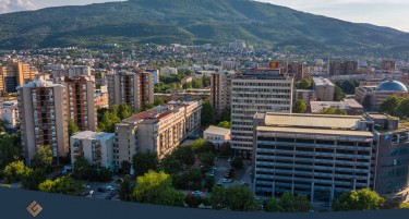 Предности на домот во јадрото на Скопје ориентиран кон јужната страна: Уживање во прекрасен поглед, природна сончева светлина и заштеда на топлинска и електрична енергија