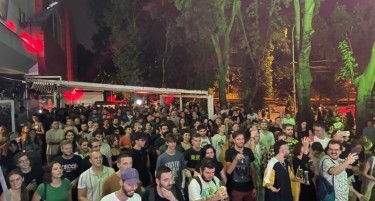 СКОПСКО Smooth ја загреа публиката за ЗДРАВО МЛАДИ и го претстави новото музичко пакување