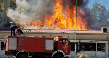 (ФОТОГАЛЕРИЈА) Стари бараки изгореа во центарот на Скопје, Герасимовски вели дека ќе се испитува чие е земјиштето