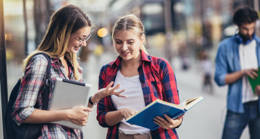 ИутеКредит доделува целосна стипендија за постдипломски студии на Универзитетот Американ Колеџ