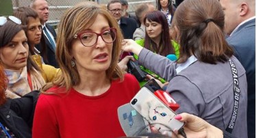 Екатерина Захариева: Странските амбасадори видоа како во Скопје се исвиркува бугарската химна