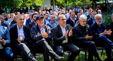 РАСКОЛ ВО ДУИ, МУСА ЏАФЕРИ СО УЛТИМАТУМ: Или оставка на Груби или војната во ДУИ ќе ескалира