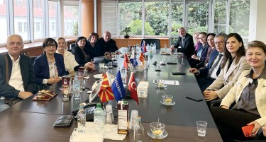 „Да ги слушнеме и гушнеме“ кампања на Халкбанк посветена на оние што нè пораснаа