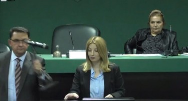 (ВИДЕО) Славески го тргна микрофонот на Арсовска и кажа дека три часа ги малтретирала